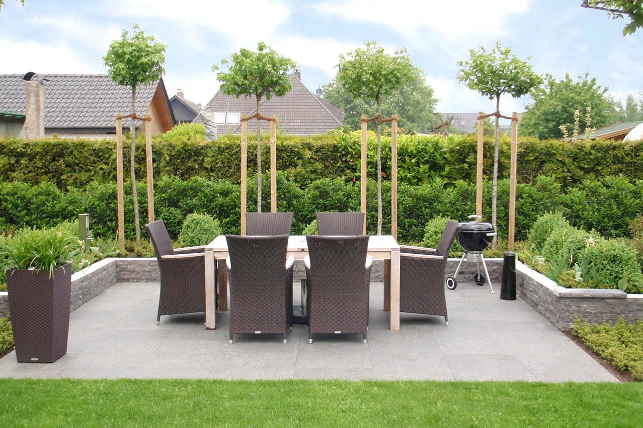 Nutzen Sie Ihre Terrasse zum entspannen, sonnen oder auch für ein gemeinsames Familienessen