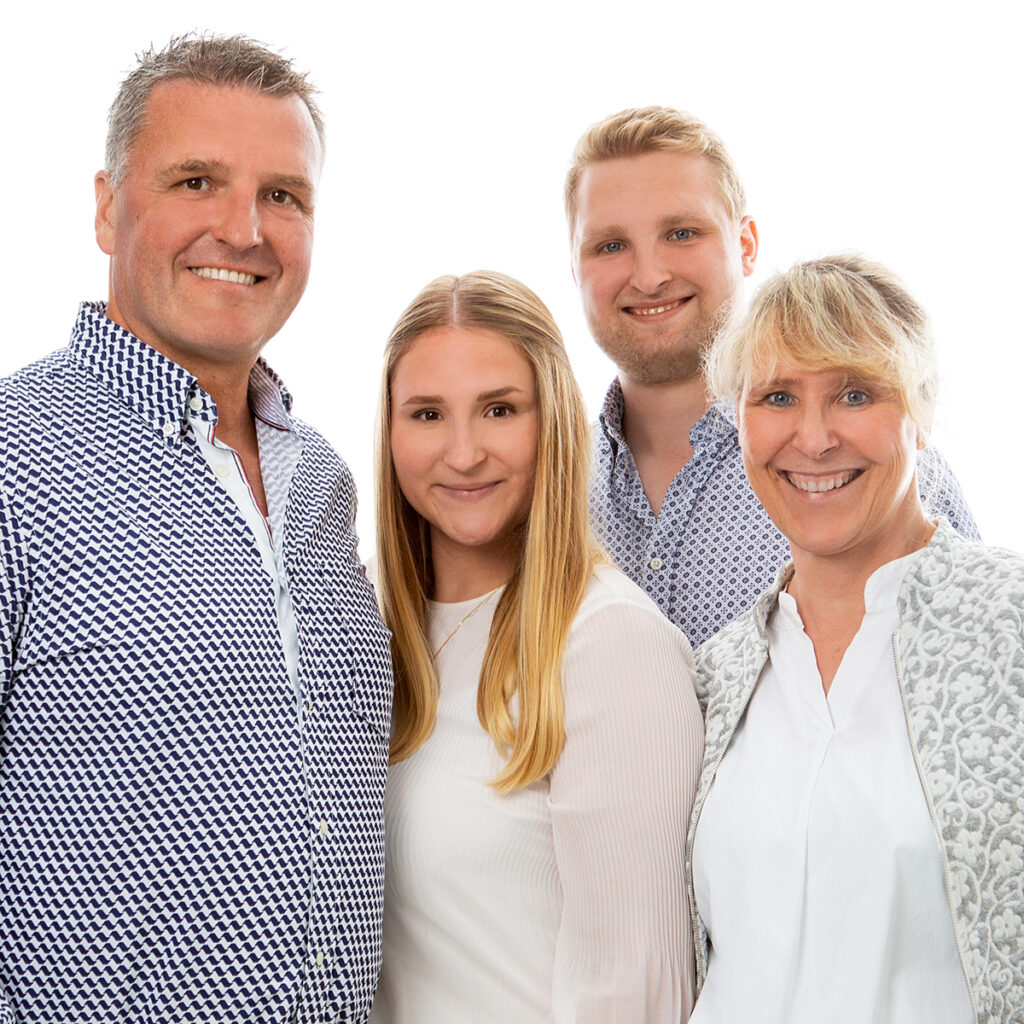 Die Familie Bitters bestehend aus Konrad Bitters, Andreas Bitters und Kindern.